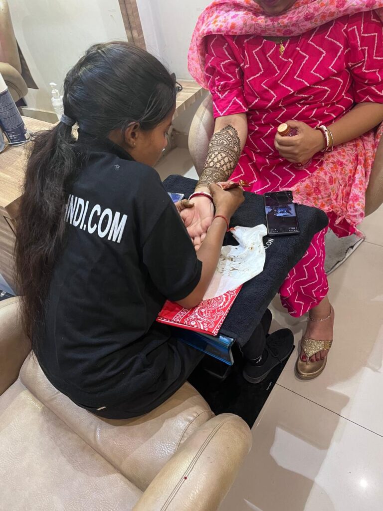 Best Mehndi Artist Aligarh