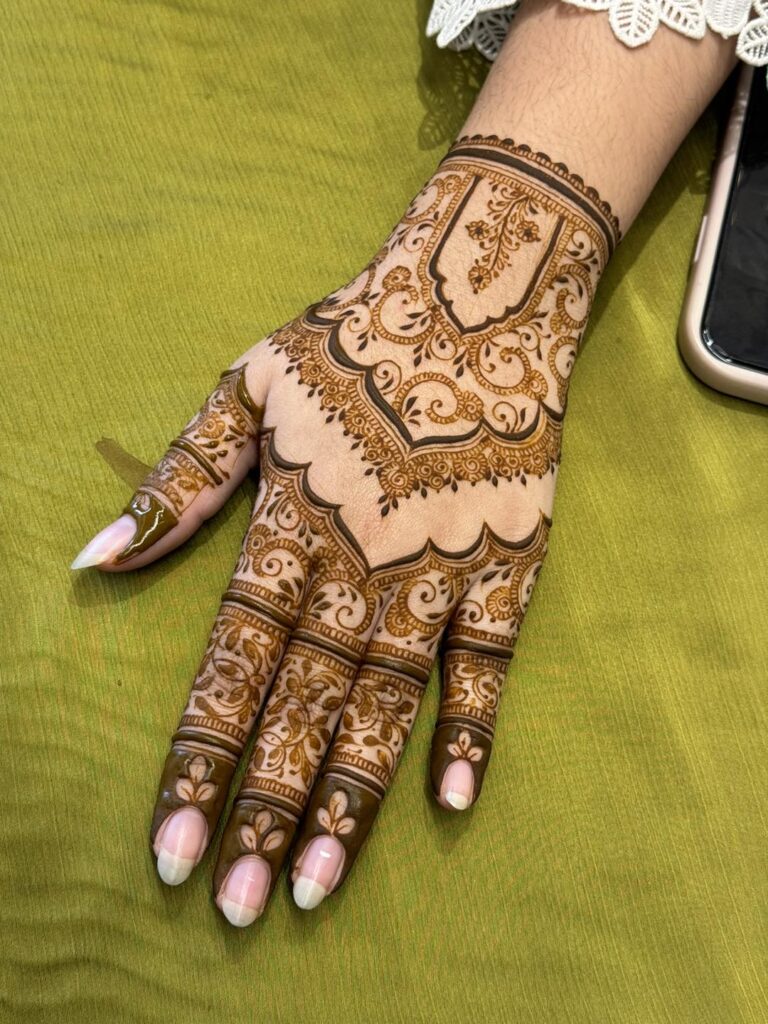 mehndi artist in mathura